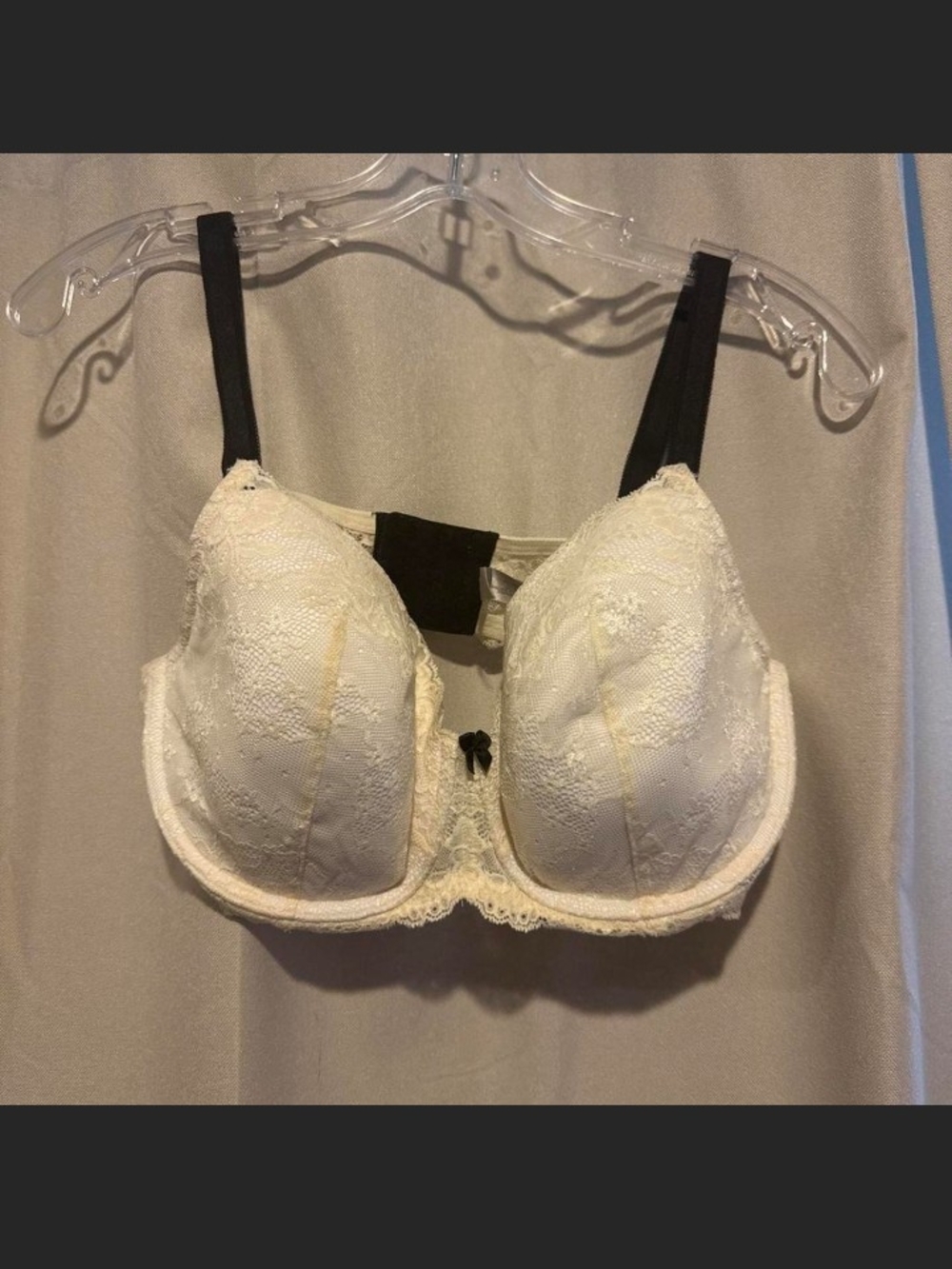 Victoria's Secret Lace Underwire Bra with Contrast Straps - Cream Sz 38 DD